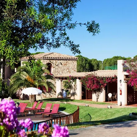 Coastal Hideaway With Pool Appartement