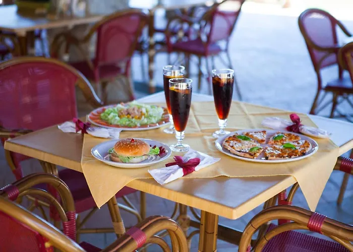 Coastal Hideaway With Pool 公寓 *